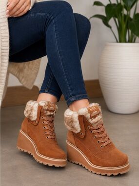 Roxy Alpine Collection Alma Lace-Up Suede Wedge Boot with Faux Fur Collar